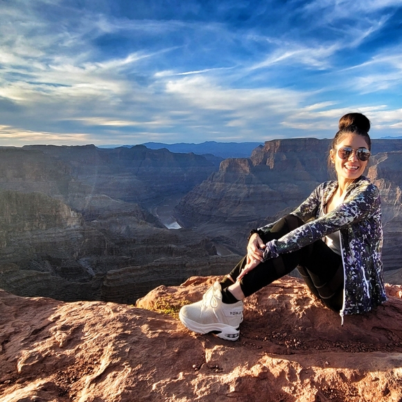 Give preloved luxury items a "2nd chance" - Picture 3 of 16